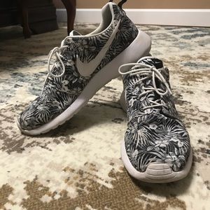 Nike Roshe floral pattern. Size 10.